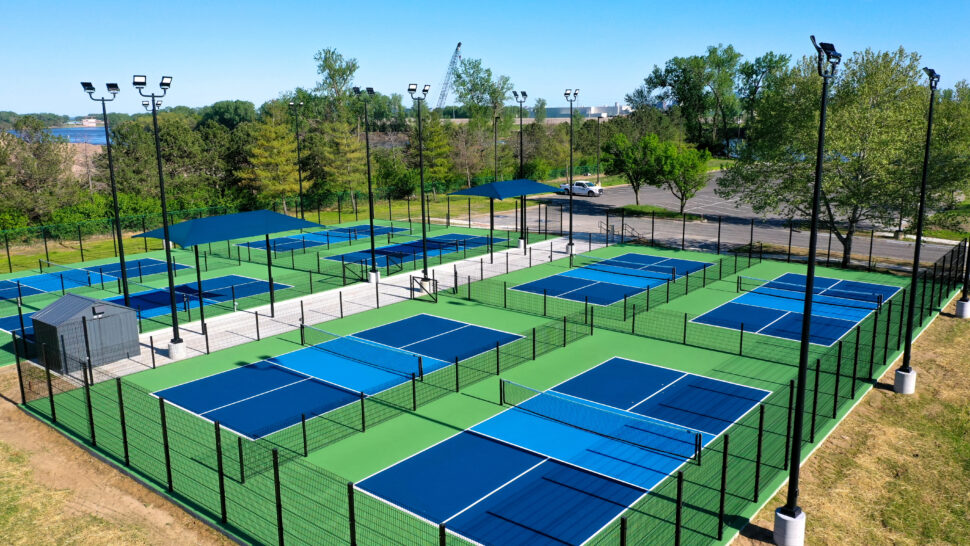 Thi công sân typti 7 lớp sơn USA  DECOTURF 